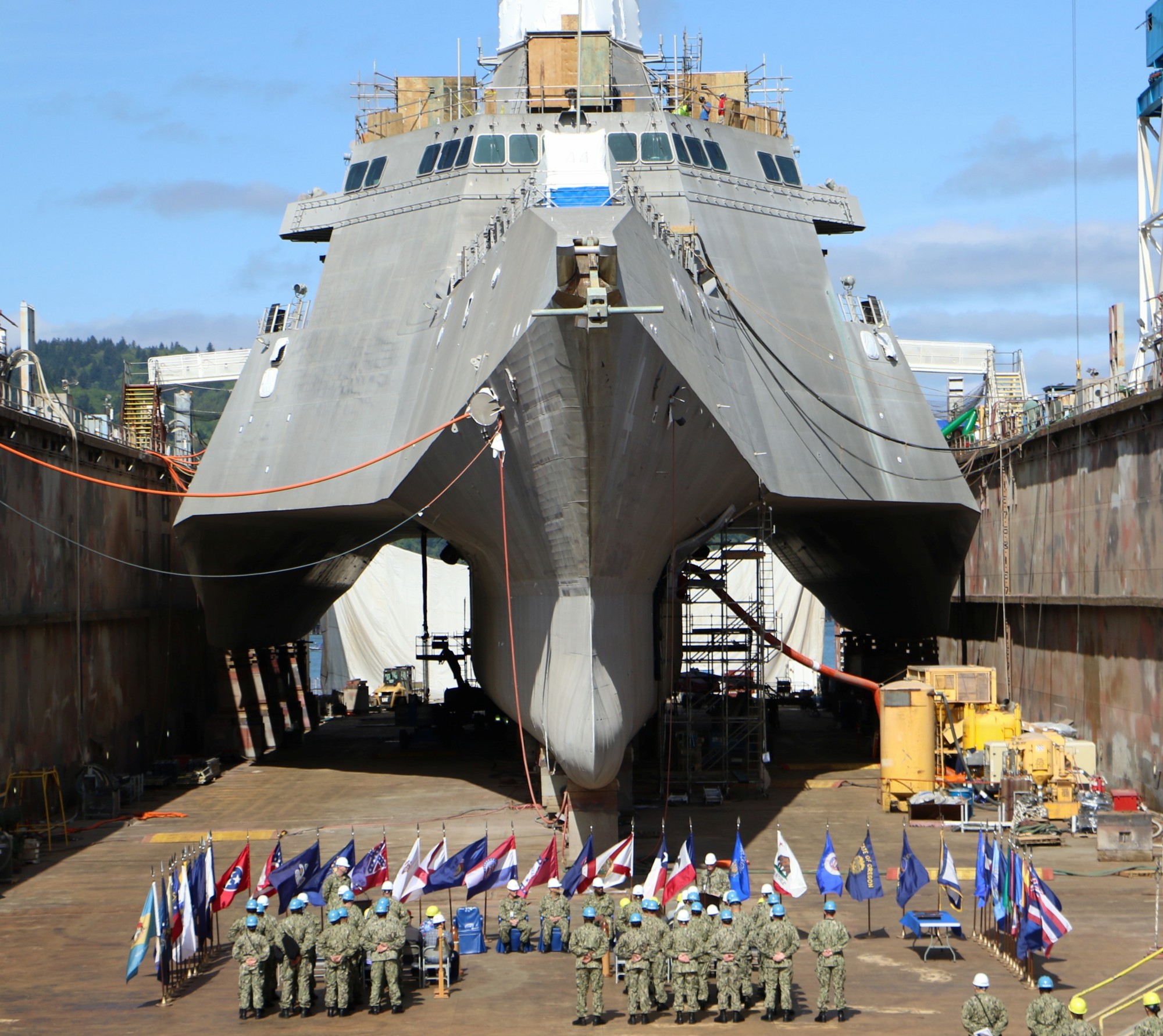 lcs-4 uss coronado independence class littoral combat ship us navy 02 dry dock vigor shipyard portland oregon