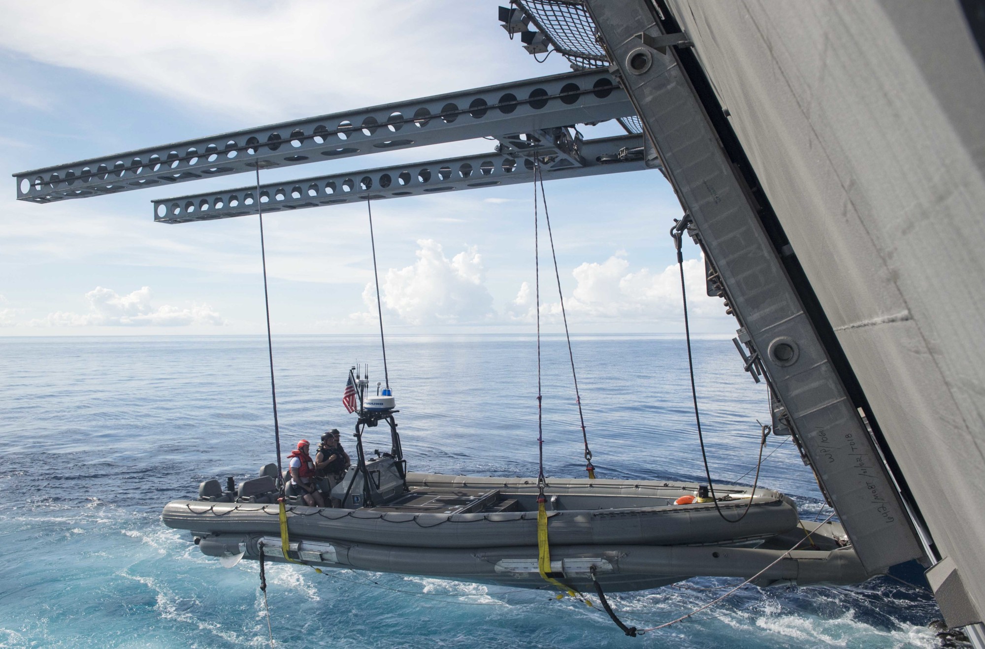 independence class littoral combat ship us navy austal 20c rhib crane