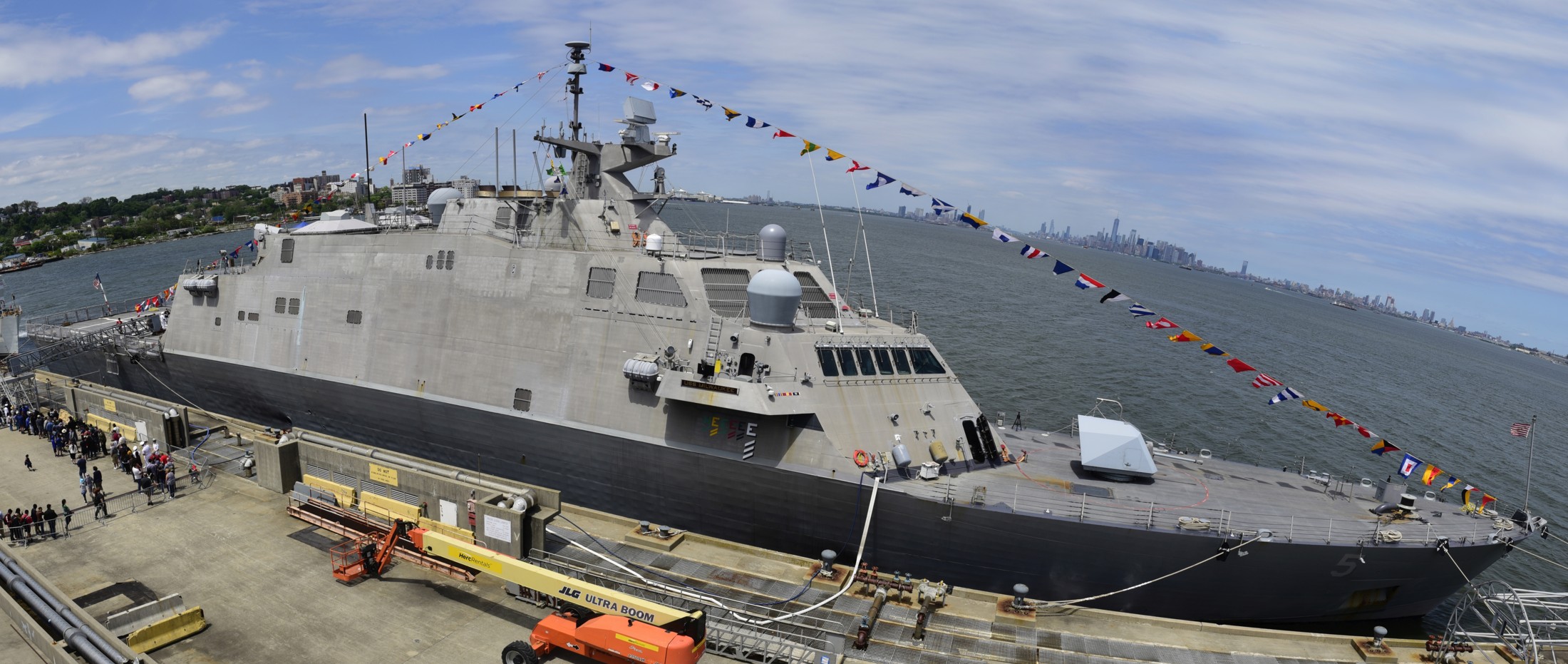 lcs-5 uss milwaukee freedom class littoral combat ship us navy 49 staten island new york