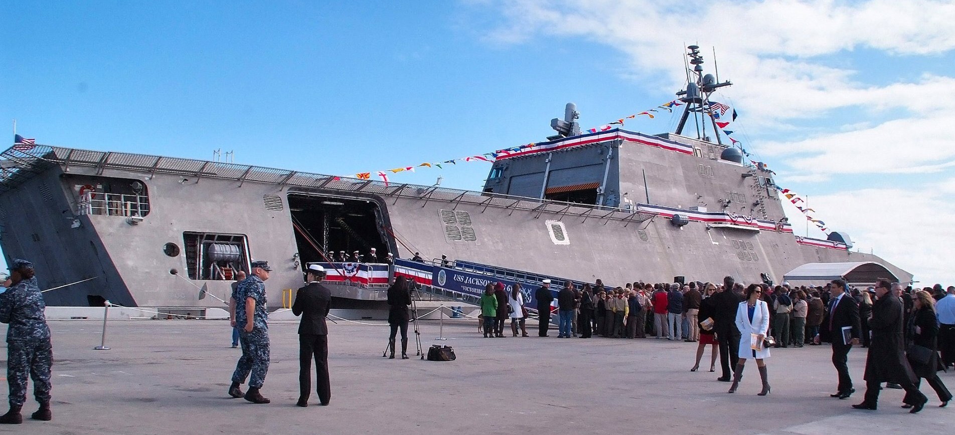 lcs-6 uss jackson independence class littoral combat ship us navy 22 commissioning ceremony gulfport mississippi