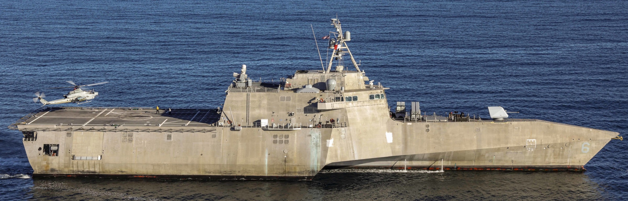 lcs-6 uss jackson independence class littoral combat ship us navy 55 ah-1z viper helicopter