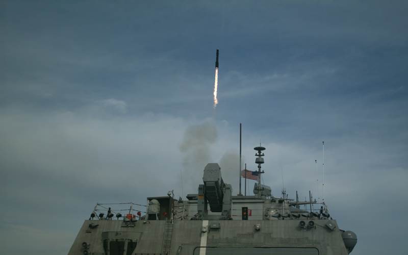 lcs-7 uss detroit littoral combat ship freedom class navy 18 longbow hellfire missile