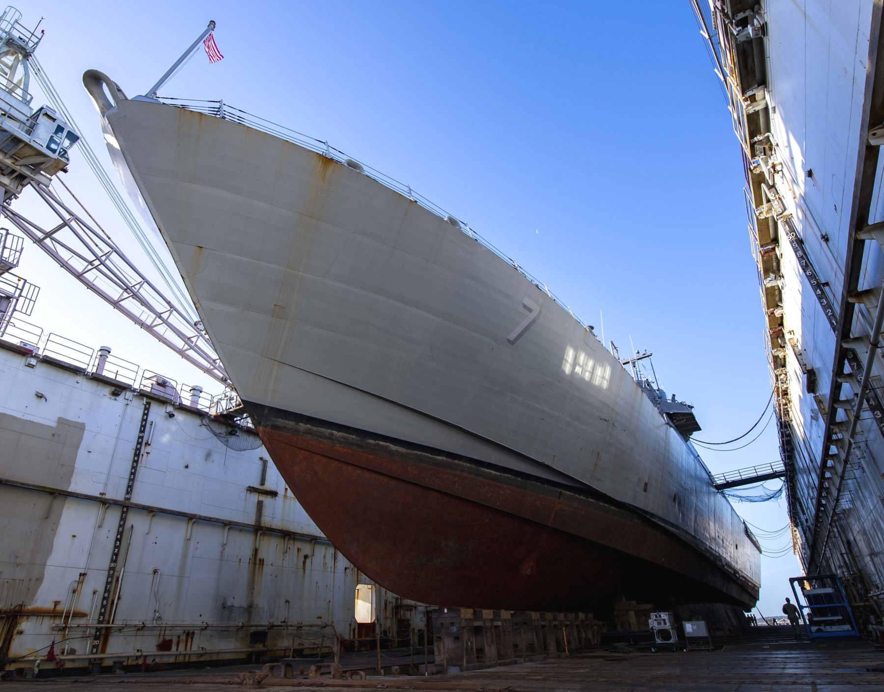 lcs-7 uss detroit freedom class littoral combat ship us navy 59 dry dock bae systems jacksonville florida