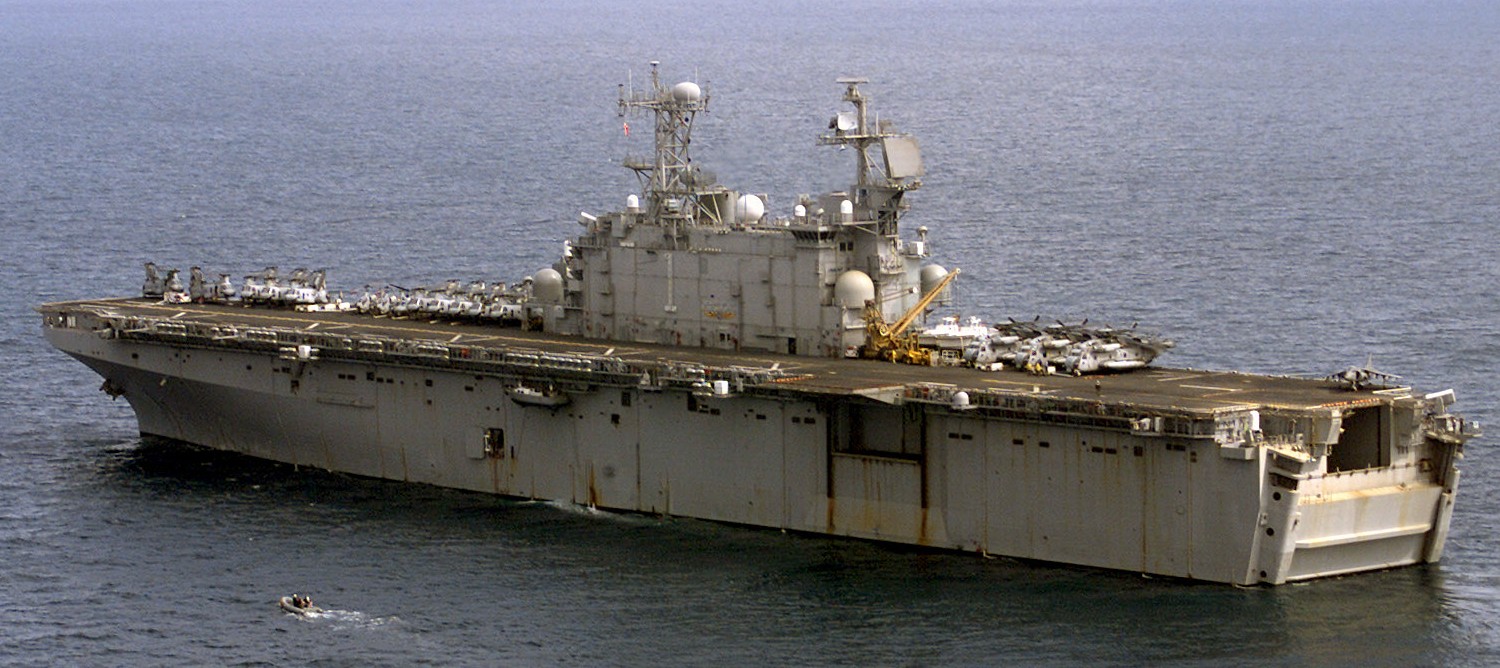 lha-1 uss tarawa amphibious assault ship us navy 13th meu soc marines hmm-161 rein determined response yemen 04