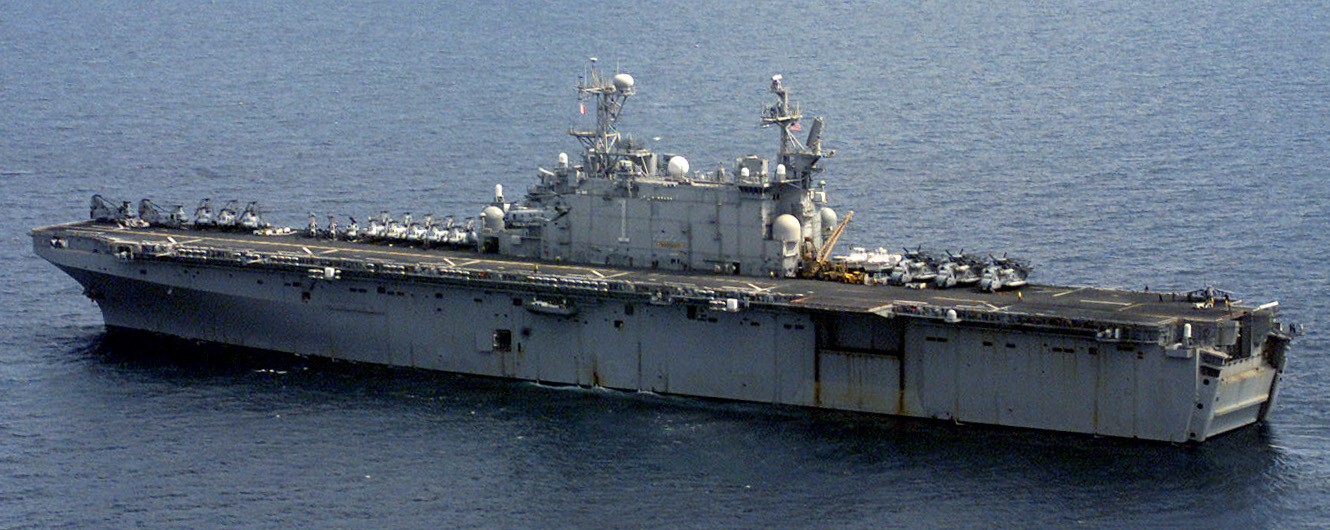 lha-1 uss tarawa amphibious assault ship us navy 13th meu soc marines hmm-161 rein off yemen 06