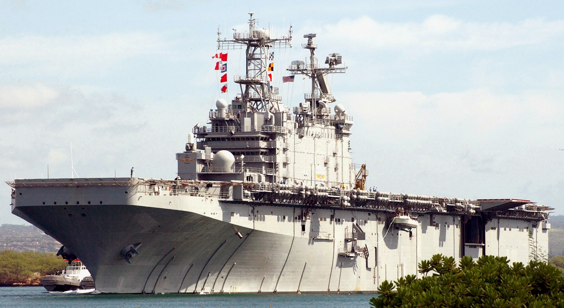 lha-1 uss tarawa amphibious assault ship us navy 15th meu soc marines hmm-161 rein rimpac 2002 10