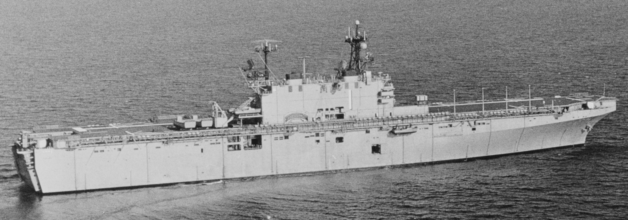 lha-1 uss tarawa amphibious assault ship us navy 11