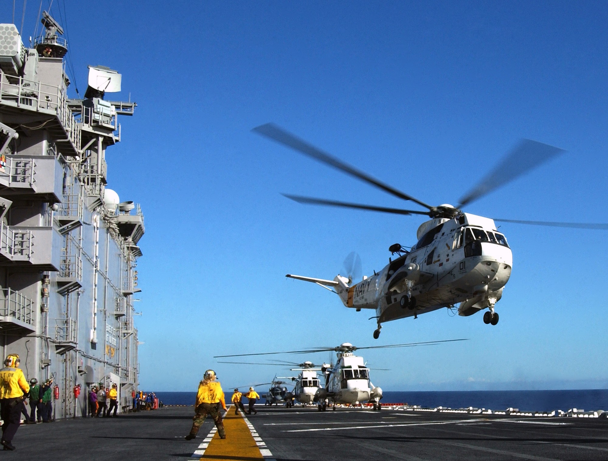 lha-1 uss tarawa amphibious assault ship us navy sh-3 sea king helicopter rimpac 21