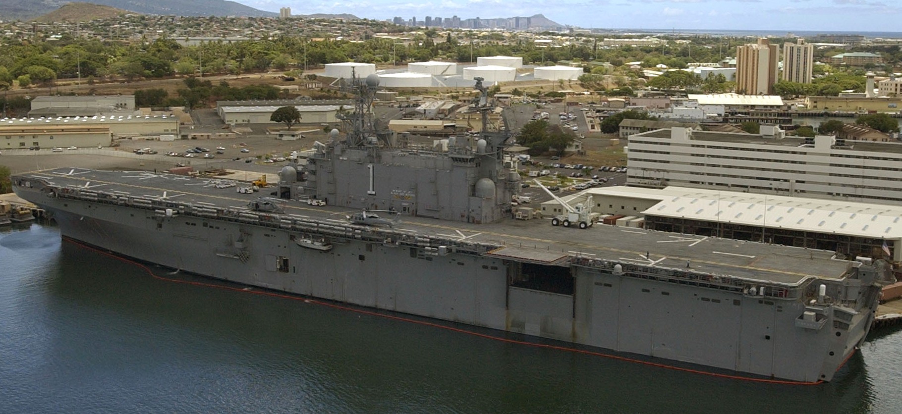 lha-1 uss tarawa amphibious assault ship us navy exercise rimpac 04 pearl harbor hawaii 25