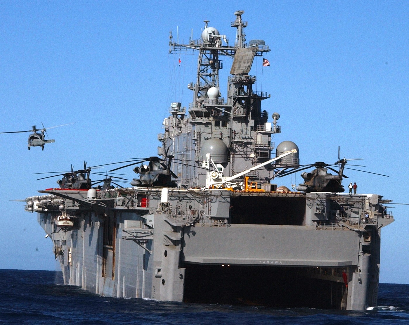 lha-1 uss tarawa amphibious assault ship us navy rimpac 2004 29