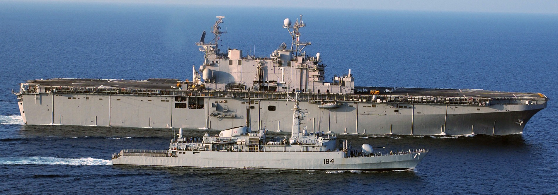 lha-1 uss tarawa amphibious assault ship us navy 13th meu soc marines hmm-163 rein persian gulf 33