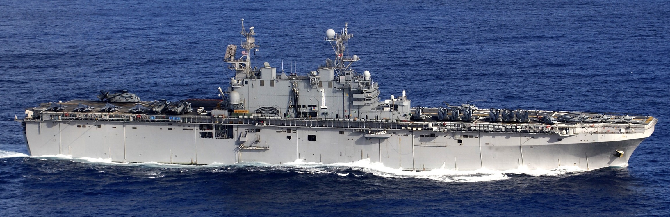 lha-1 uss tarawa amphibious assault ship us navy 11th meu soc marines hmm-166 40