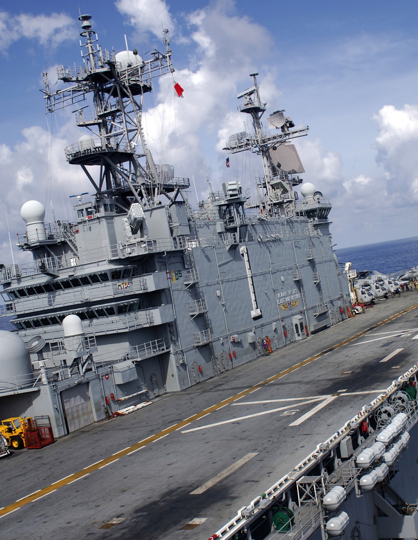 lha-1 uss tarawa amphibious assault ship us navy 11th meu soc marines hmm-166 flight deck 41