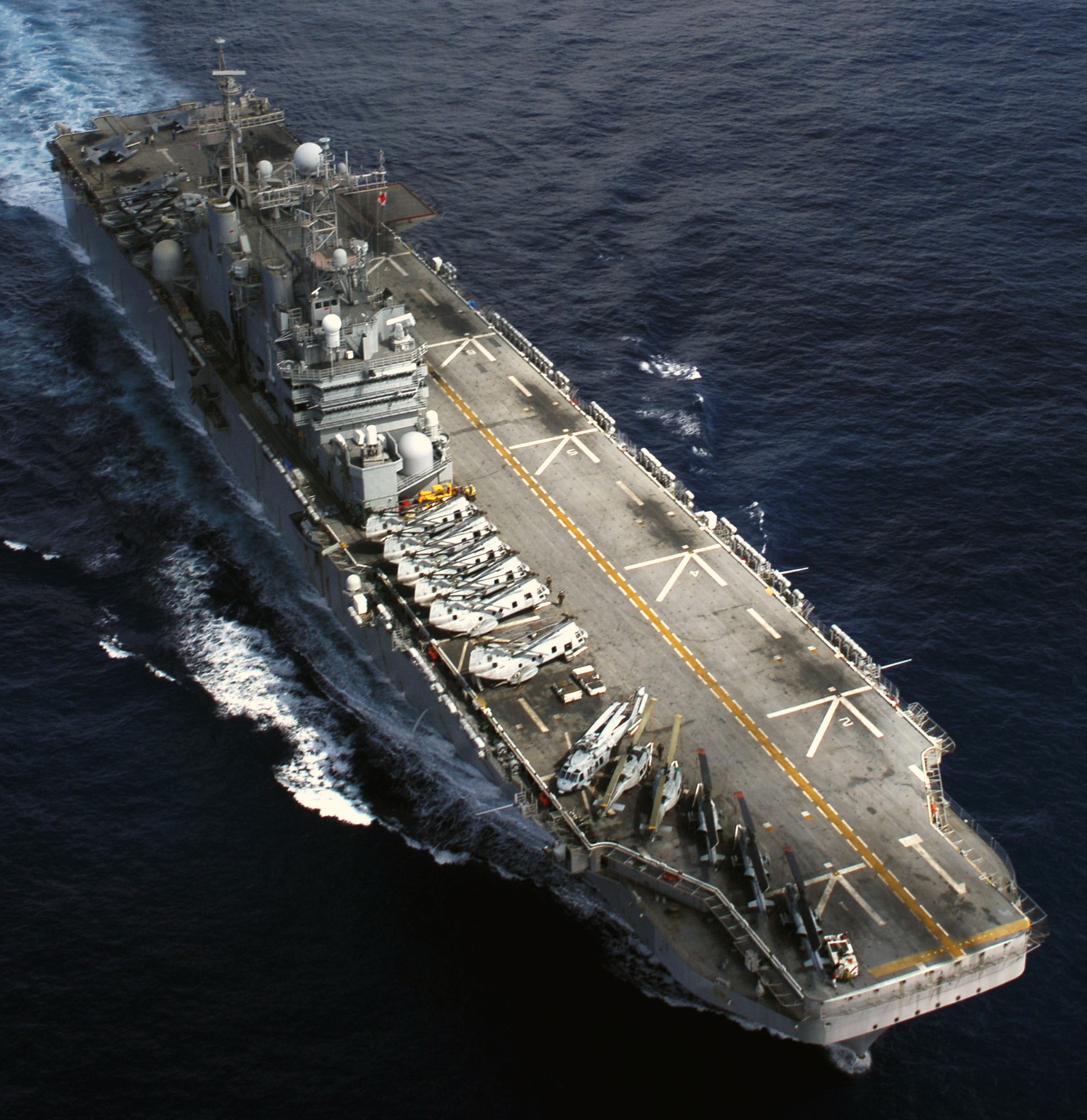 lha-1 uss tarawa amphibious assault ship us navy 11th meu soc marines hmm-166 44
