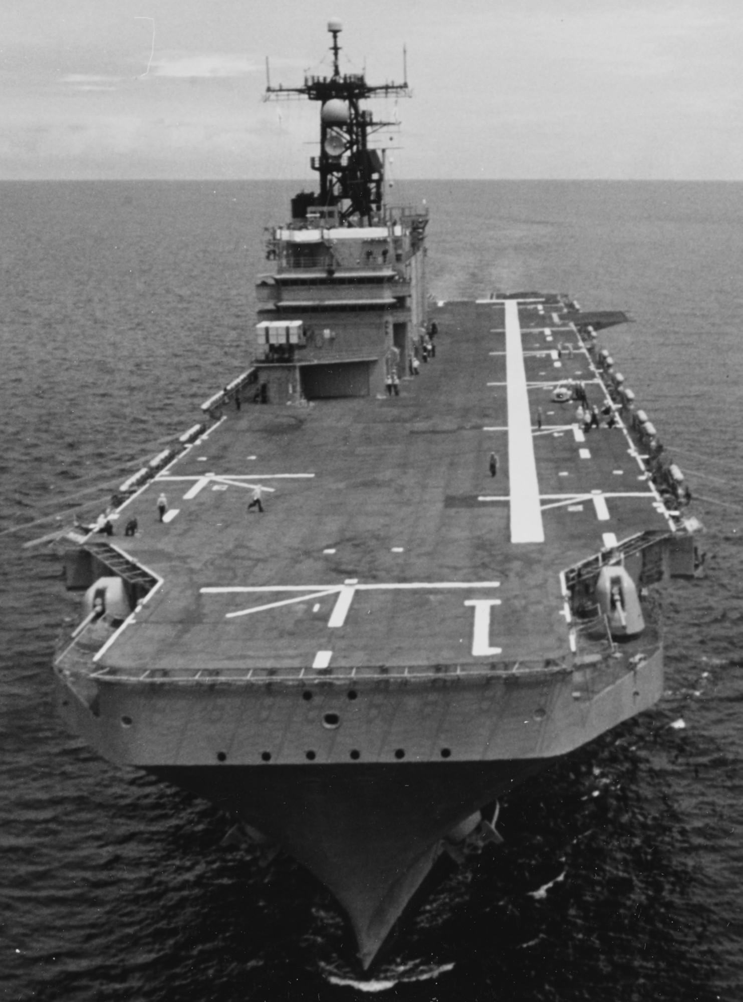 lha-1 uss tarawa amphibious assault ship us navy trials 56
