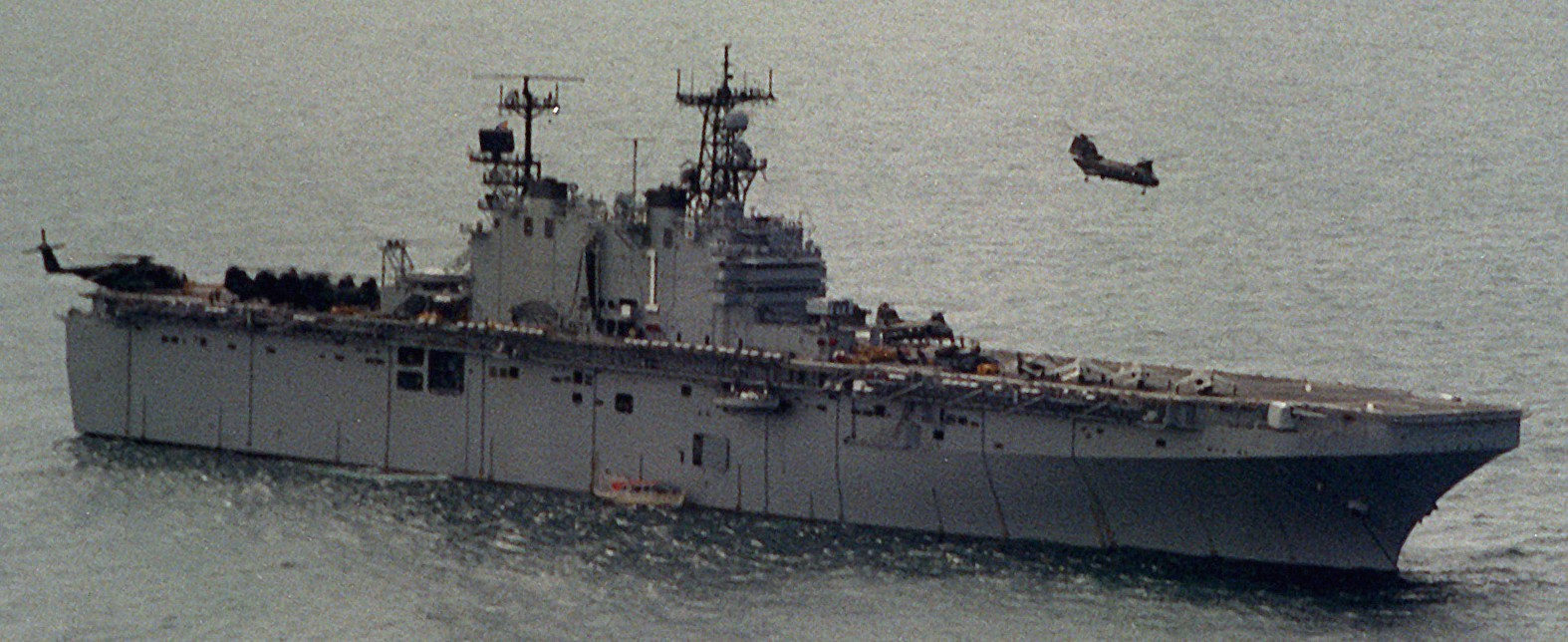 lha-1 uss tarawa amphibious assault ship us navy 13th mau marines hmm-161 65