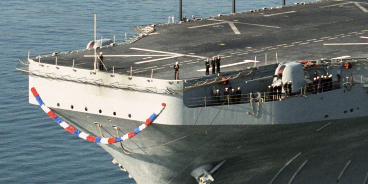 lha-1 uss tarawa amphibious assault ship us navy 11th meu soc marines hmm-163 rein 72a mk.45 gun