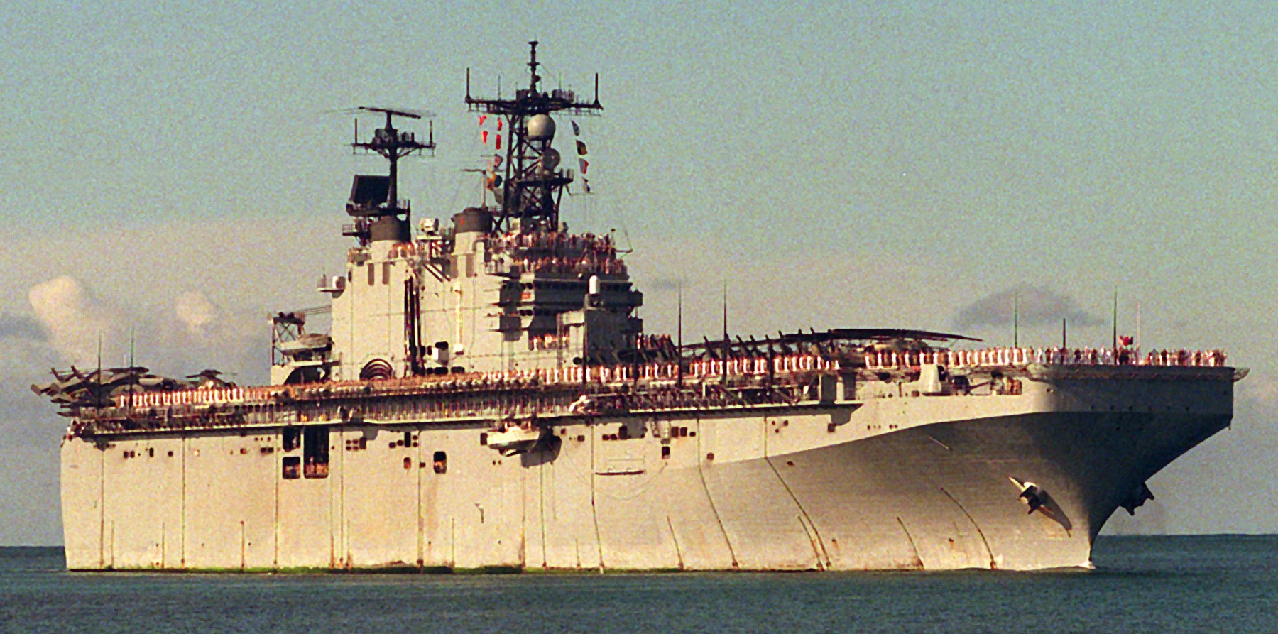 lha-1 uss tarawa amphibious assault ship us navy 79