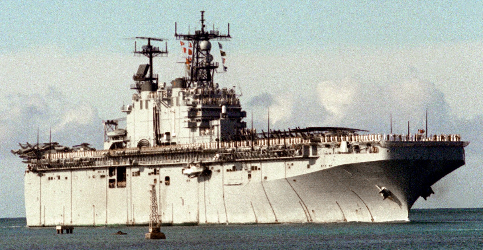lha-1 uss tarawa amphibious assault ship us navy 80