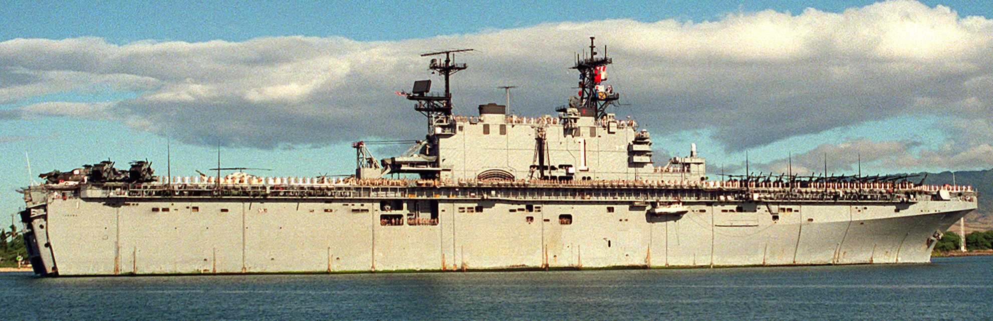 lha-1 uss tarawa amphibious assault ship us navy pearl harbor hawaii desert storm 81