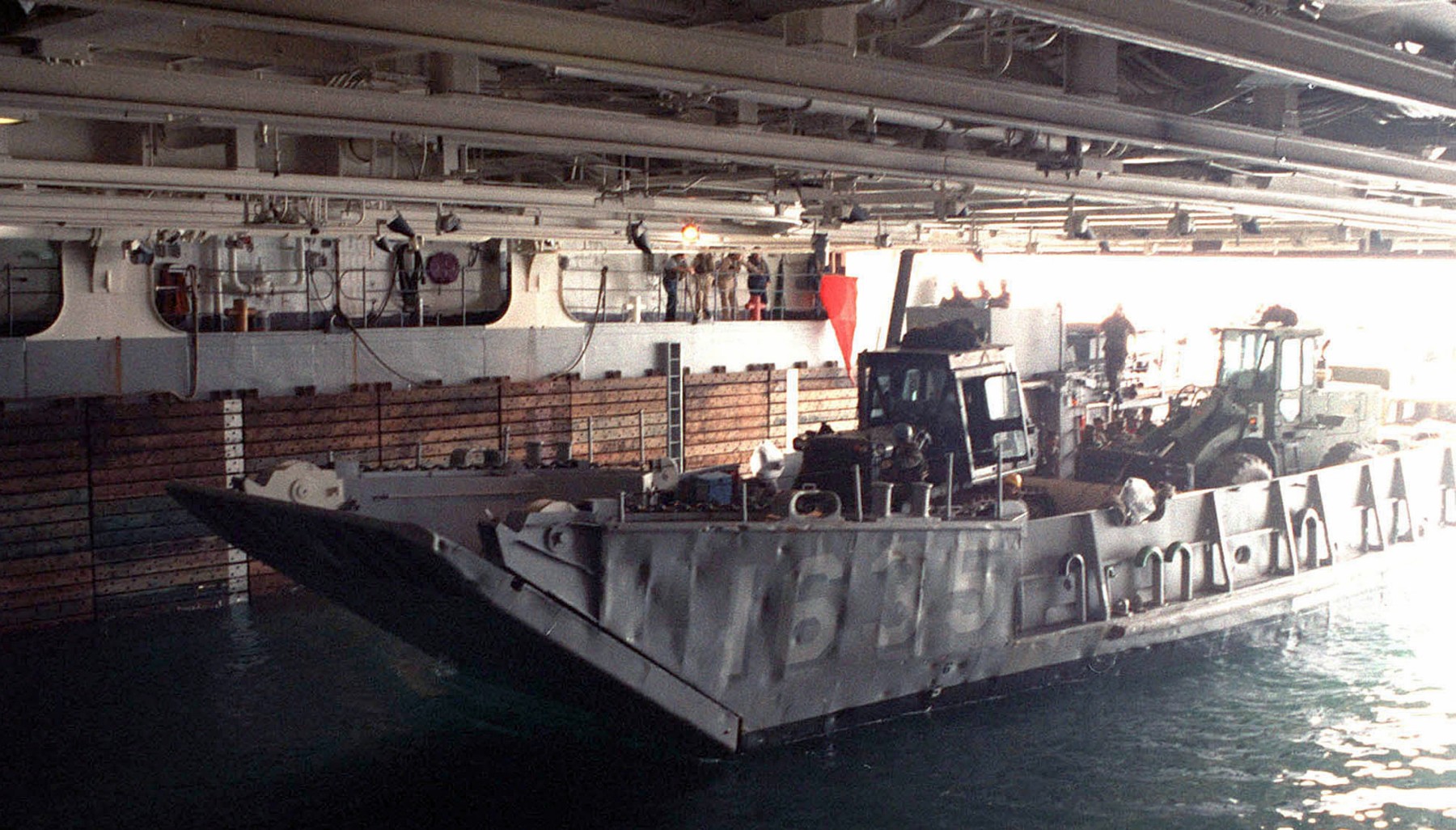 lha-1 uss tarawa amphibious assault ship us navy lcu well deck kernel blitz 95