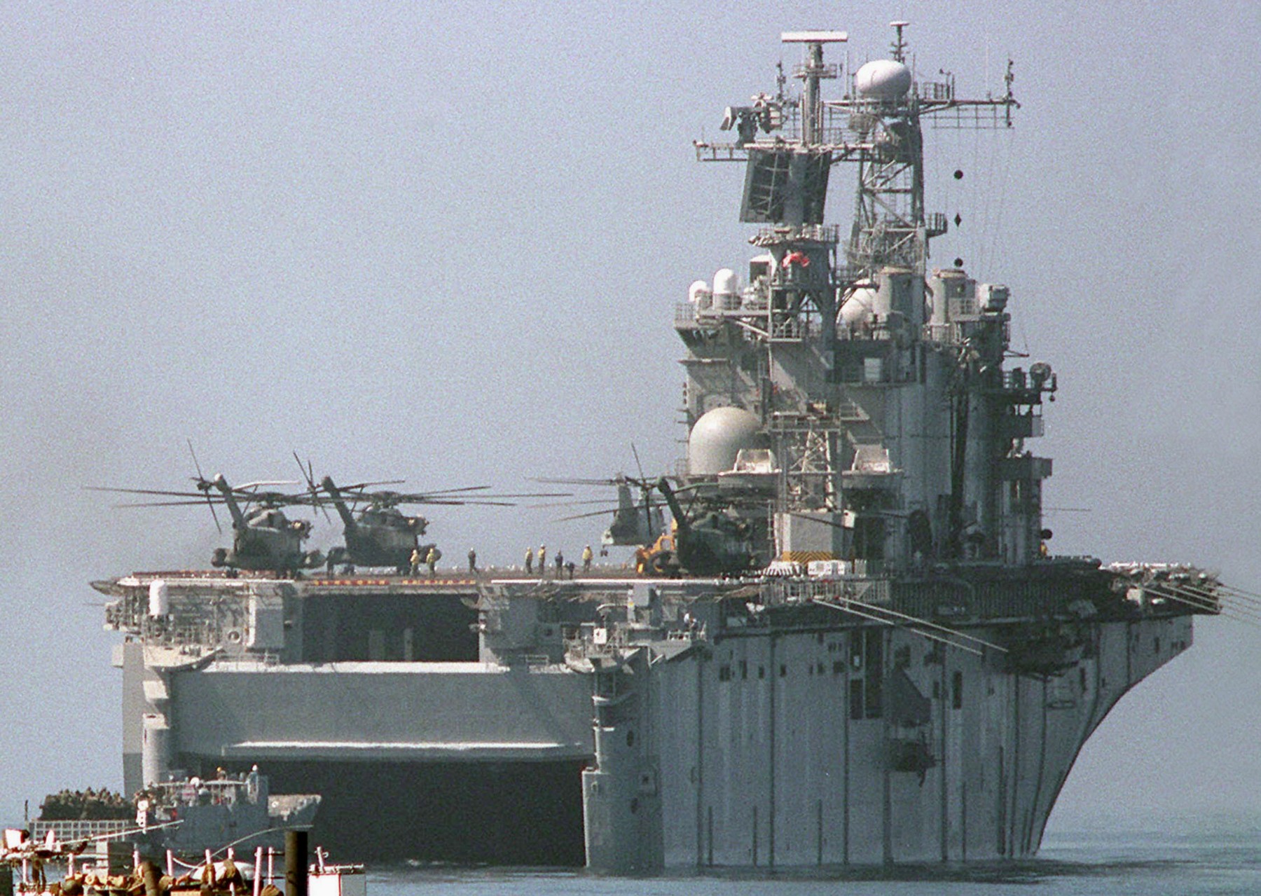 lha-1 uss tarawa amphibious assault ship us navy operation deep strike 1997 96