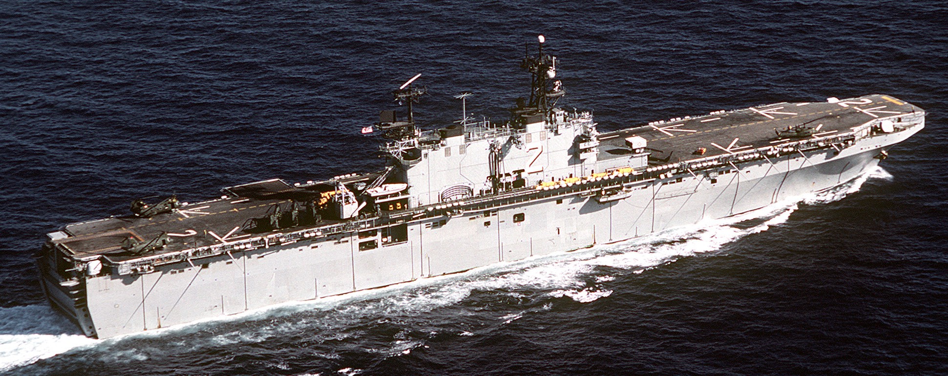 lha-2 uss saipan tarawa class amphibious assault ship us navy 32nd mau hmm-264 usmc exercise ocean venture 42
