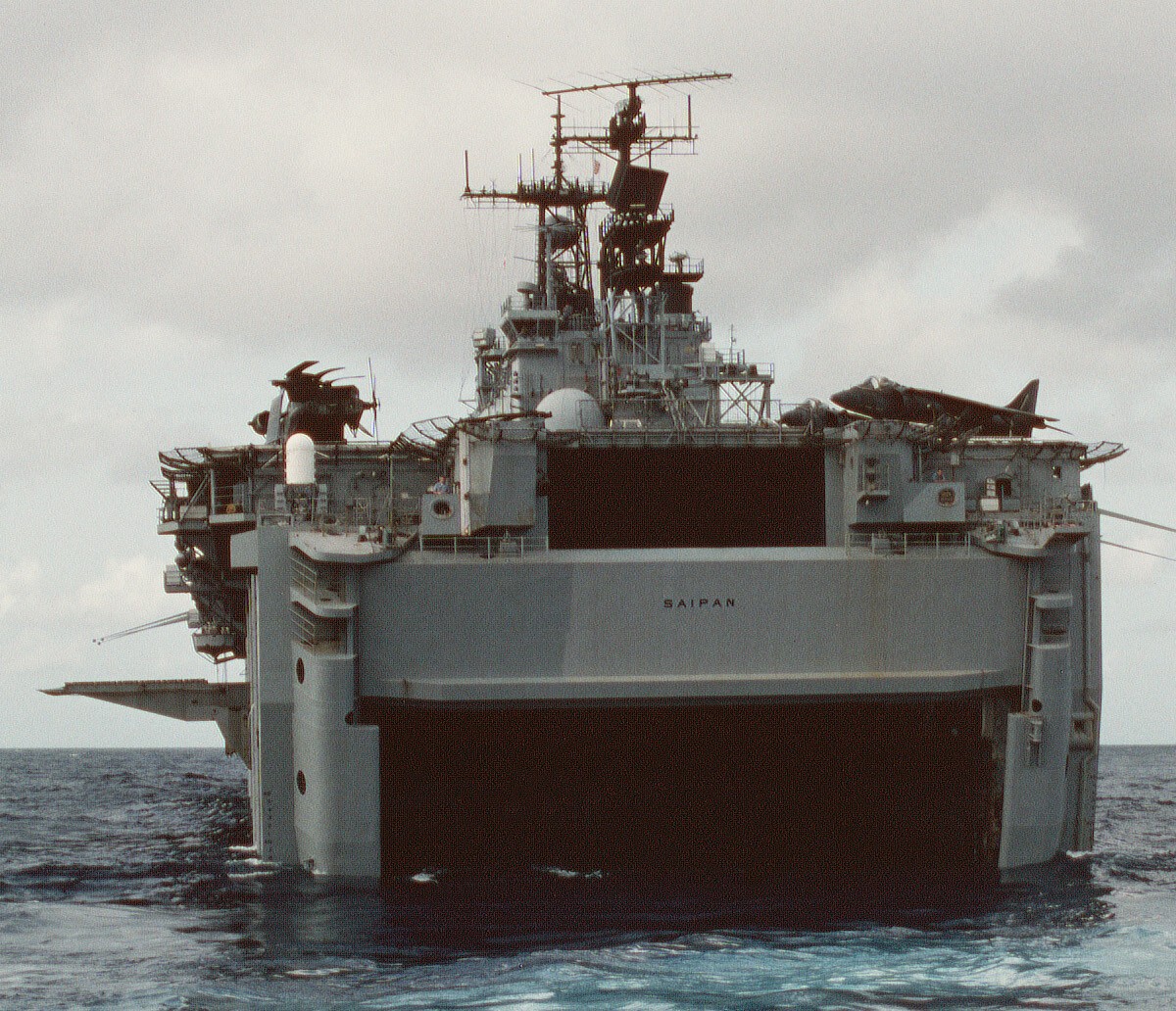 lha-2 uss saipan tarawa class amphibious assault ship us navy 22nd meu hmm-261 usmc operation sharp edge liberia 79