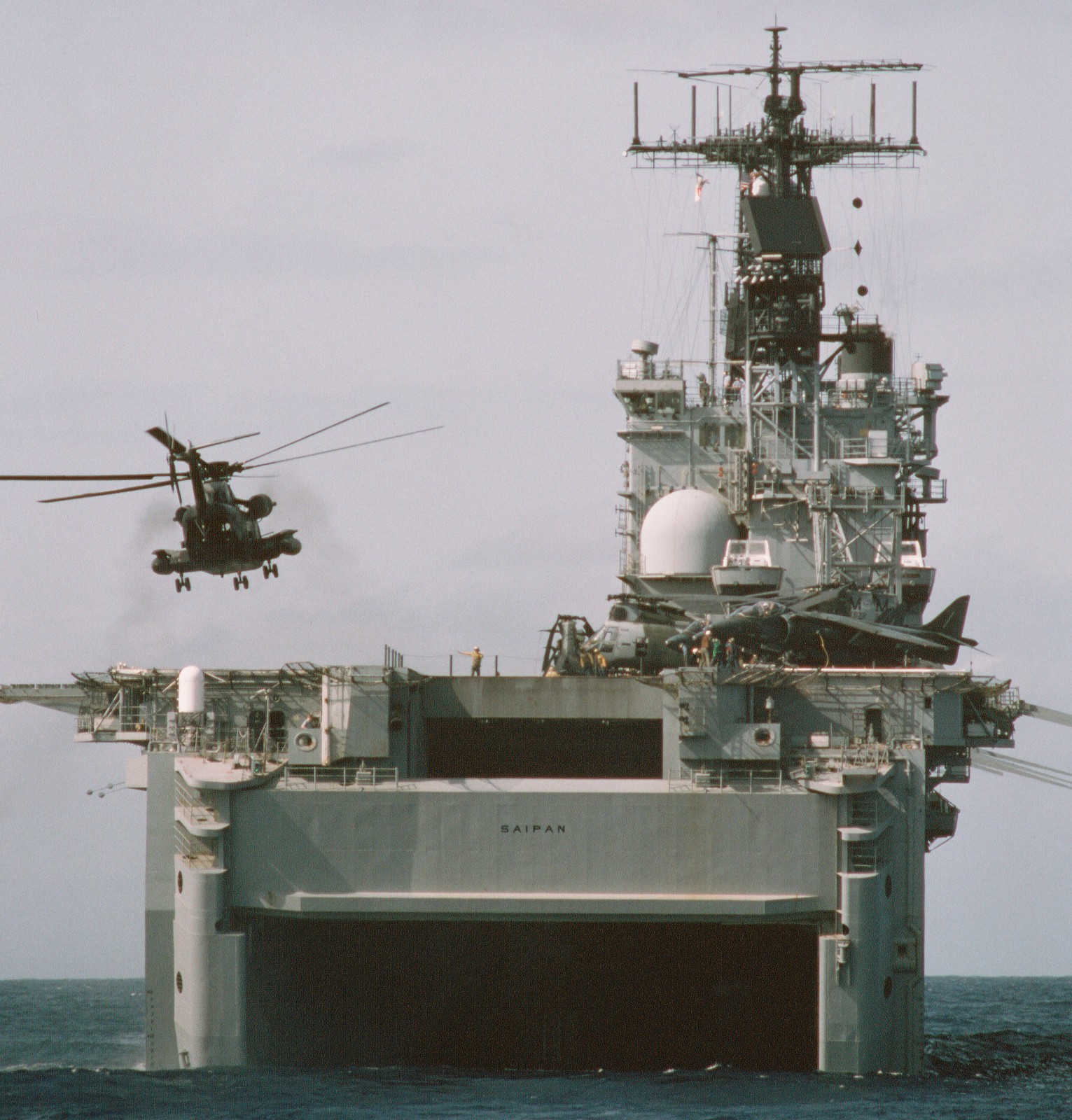 lha-2 uss saipan tarawa class amphibious assault ship us navy 22nd meu hmm-261 usmc operation sharp edge liberia 84