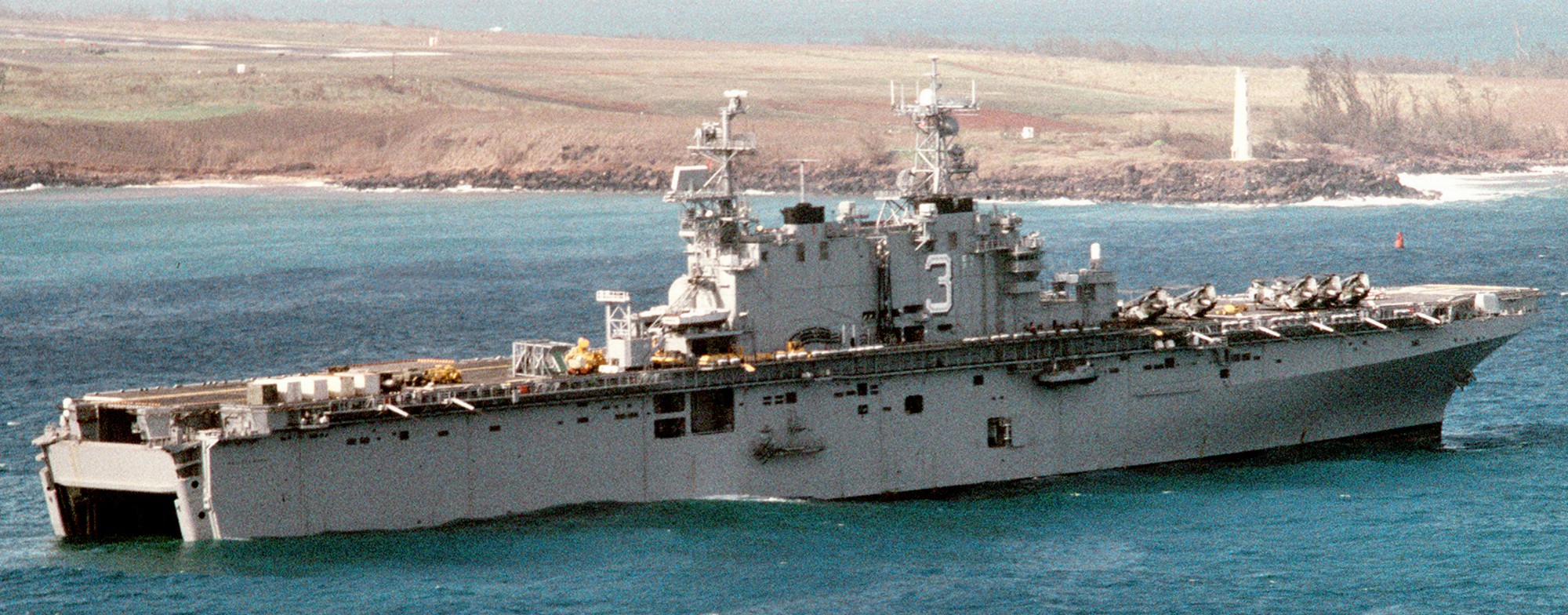 lha-3 uss belleau wood tarawa class amphibious assault ship us navy 34 hawaii