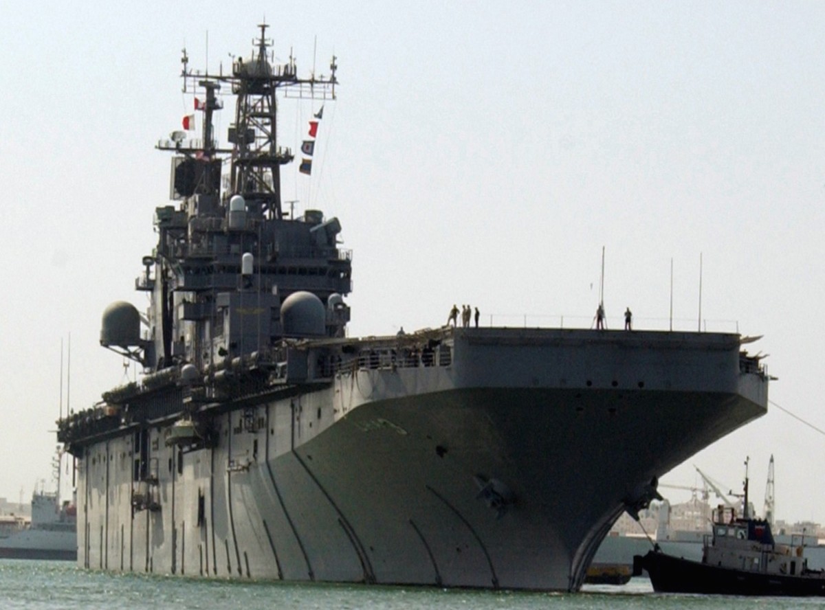 lha-3 uss belleau wood tarawa class amphibious assault ship us navy 43 manama bahrain