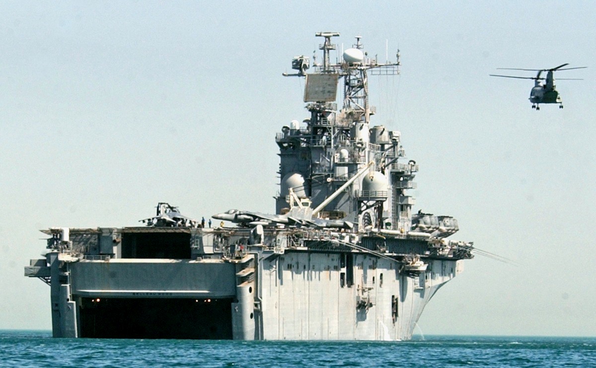 lha-3 uss belleau wood tarawa class amphibious assault ship us navy 44 arabian gulf