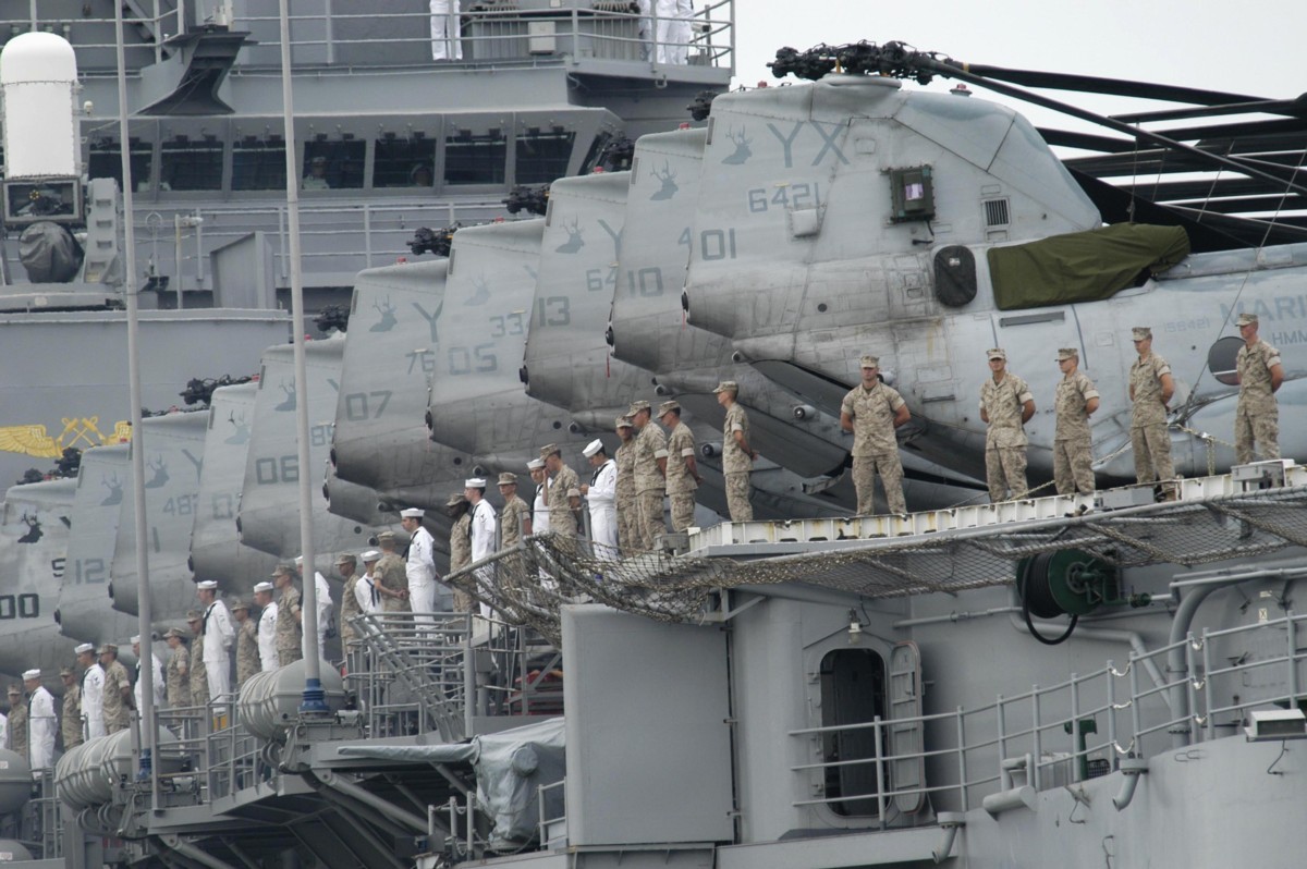 lha-3 uss belleau wood tarawa class amphibious assault ship us navy 45 hmm-166 rein