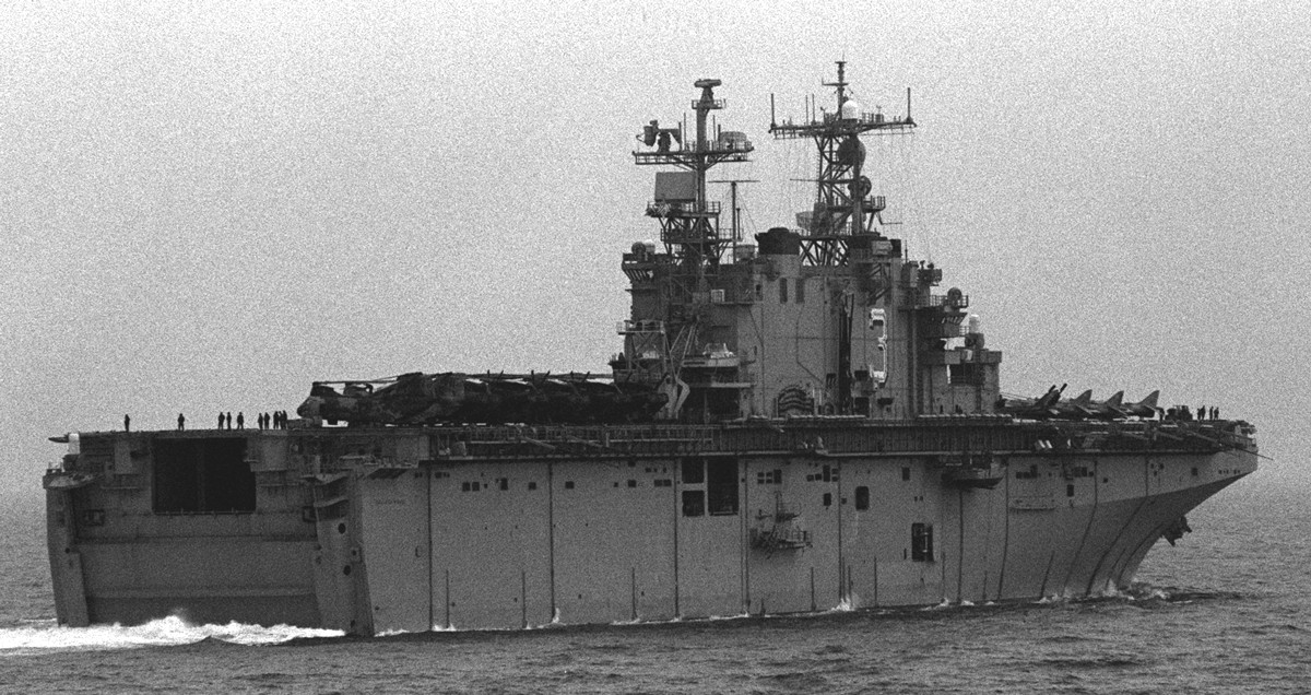 lha-3 uss belleau wood tarawa class amphibious assault ship us navy 49