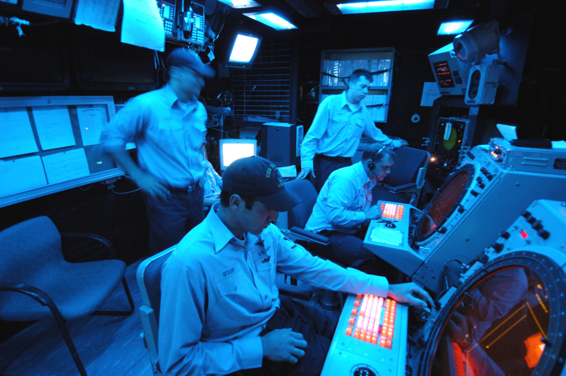 lha-4 uss nassau tarawa class amphibious assault ship us navy 09 combat information center cic