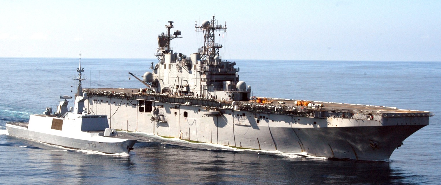 lha-4 uss nassau tarawa class amphibious assault ship us navy 17 persian gulf