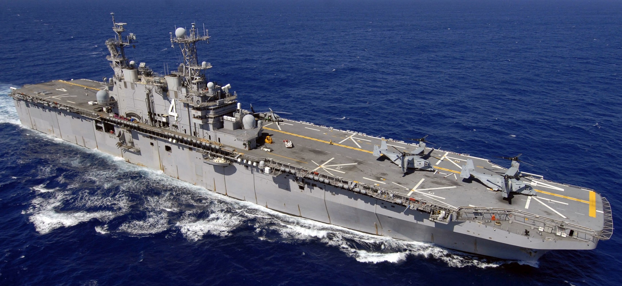 lha-4 uss nassau tarawa class amphibious assault ship us navy 27 ingalls shipbuilding