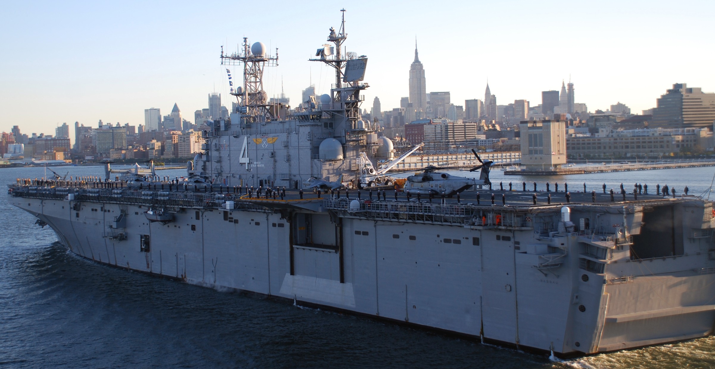lha-4 uss nassau tarawa class amphibious assault ship us navy 41 new york city