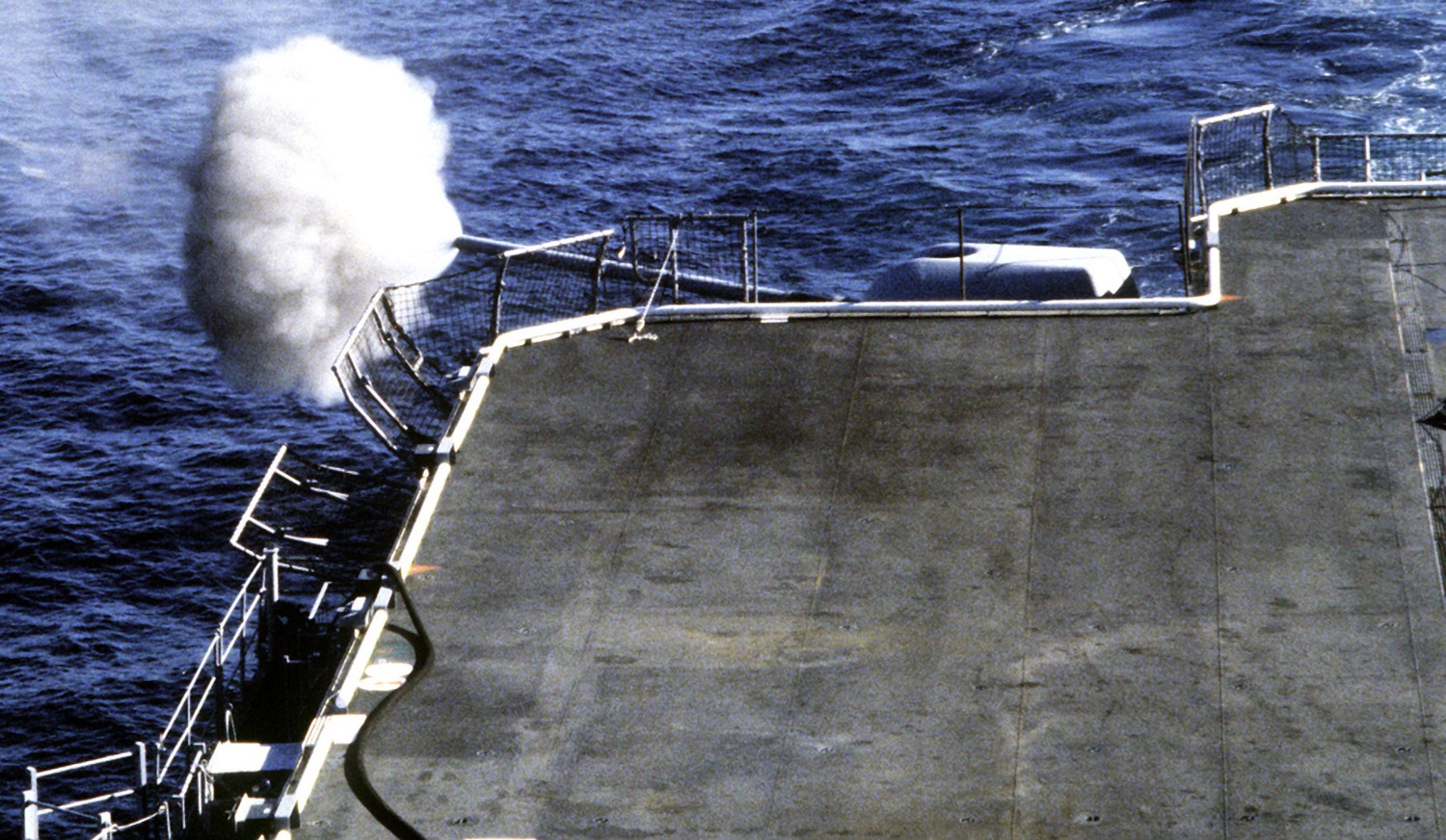 lha-4 uss nassau tarawa class amphibious assault ship us navy 76 mk.45 gun fire