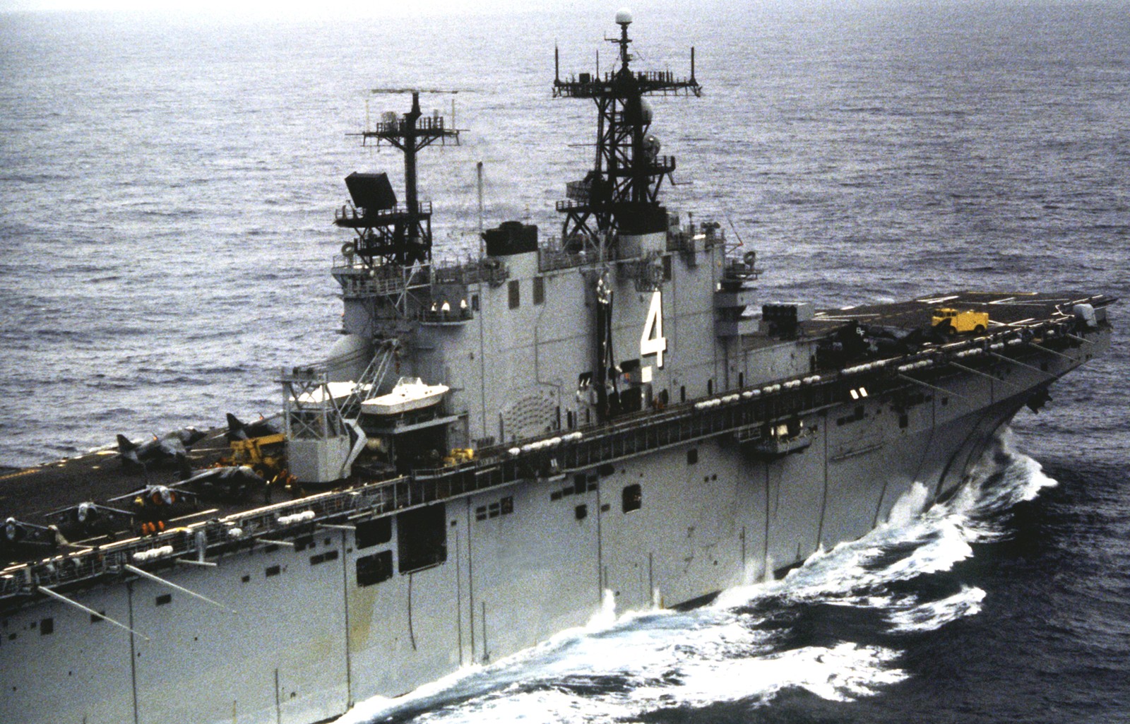lha-4 uss nassau tarawa class amphibious assault ship us navy 78 hmm-263(c) composite embarked
