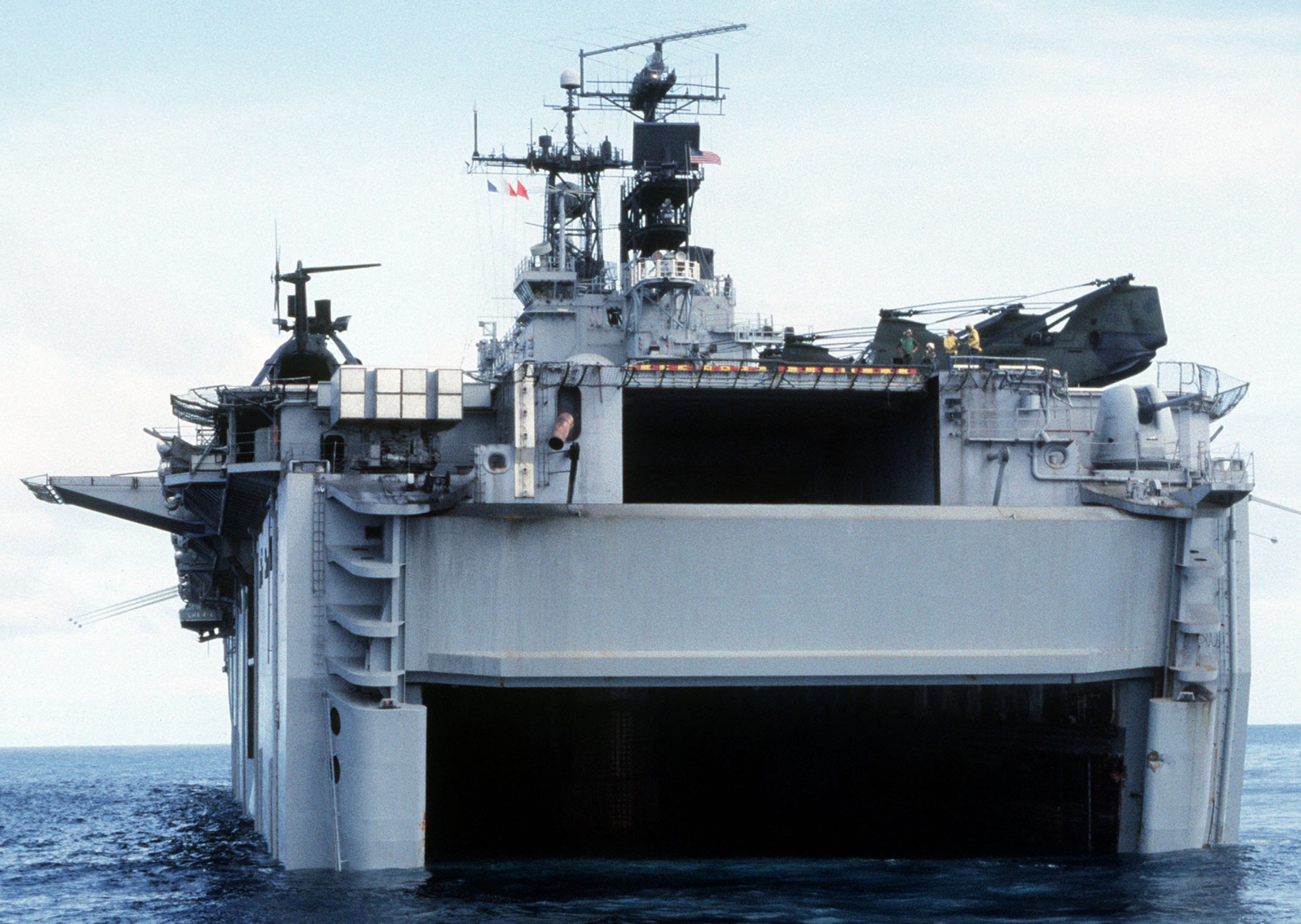 lha-4 uss nassau tarawa class amphibious assault ship us navy 101 hmm-263(c) 24th mau ahuas tara honduras