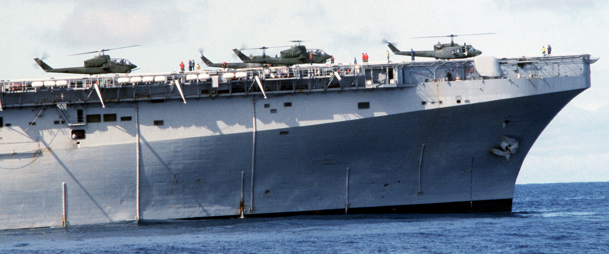 lha-4 uss nassau tarawa class amphibious assault ship us navy 102 exercise ahuas tara honduras 1984
