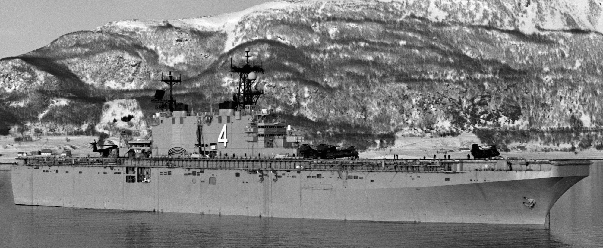 lha-4 uss nassau tarawa class amphibious assault ship us navy 110