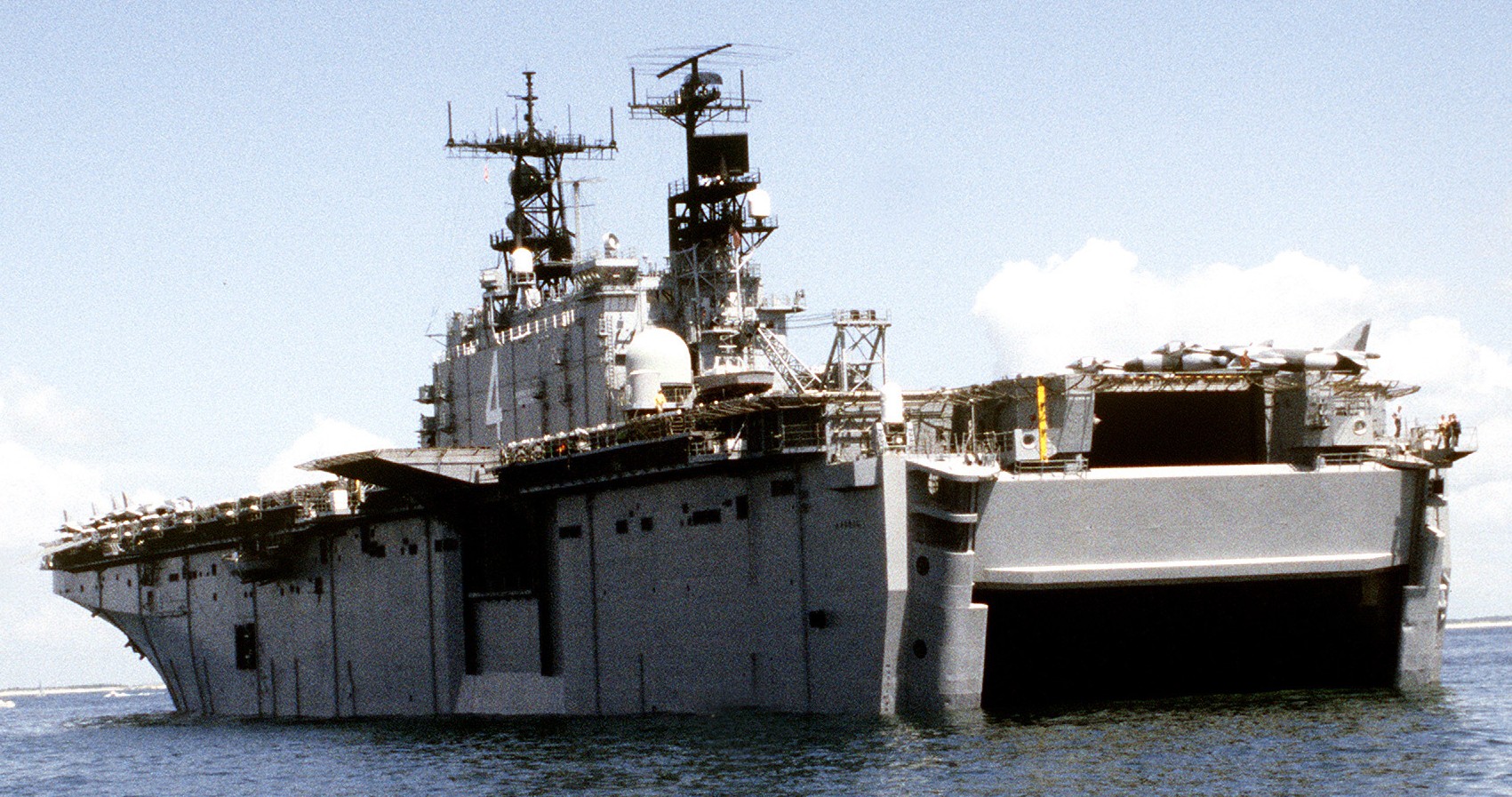 lha-4 uss nassau tarawa class amphibious assault ship us navy 125