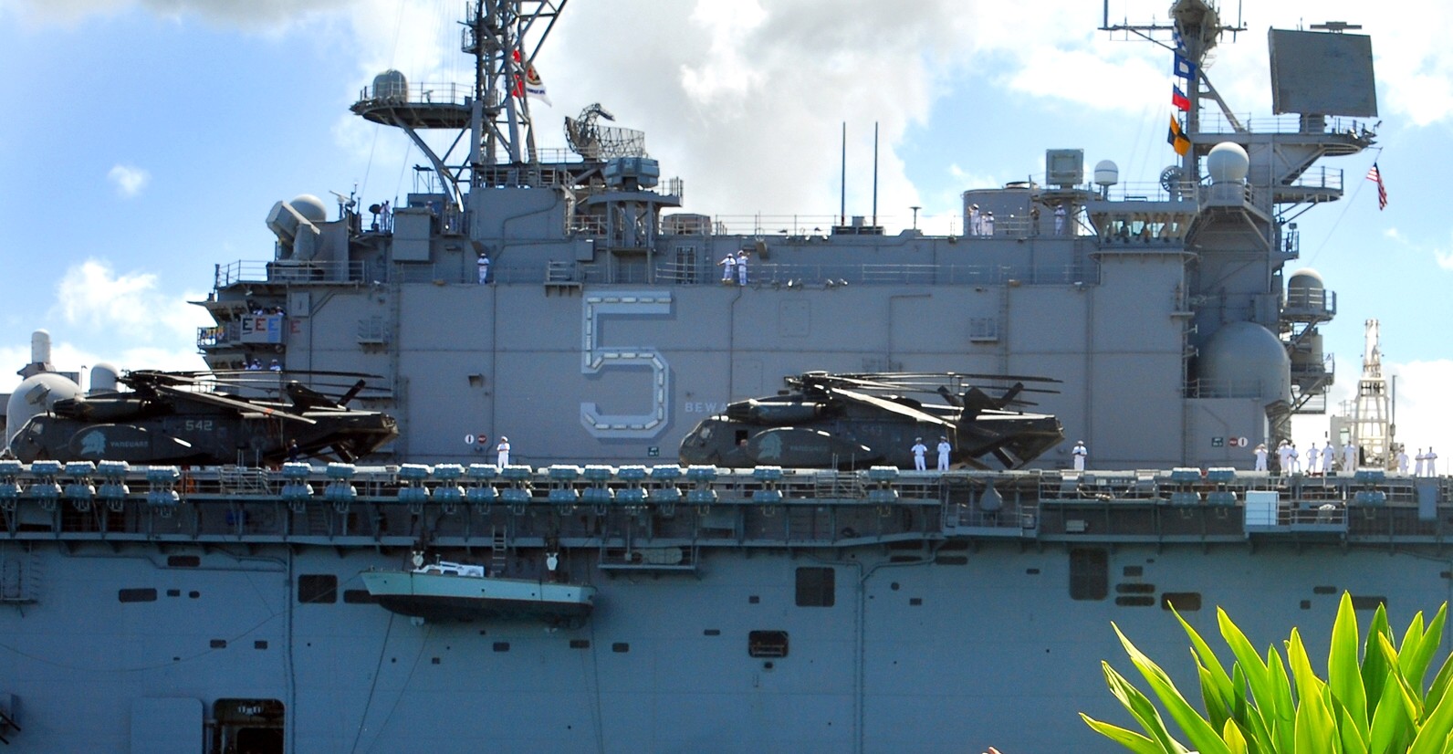 lha-5 uss peleliu tarawa class amphibious assault ship landing helicopter us navy 23