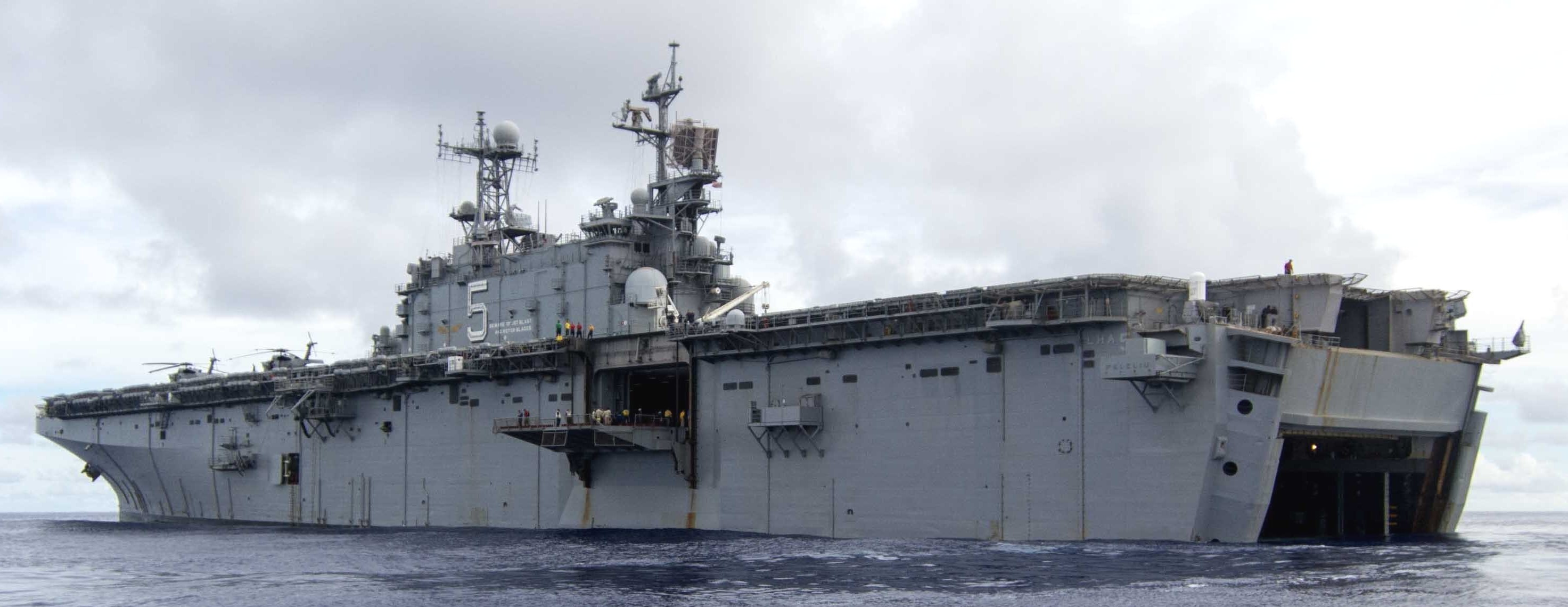 lha-5 uss peleliu tarawa class amphibious assault ship landing helicopter us navy rimpac 14 114