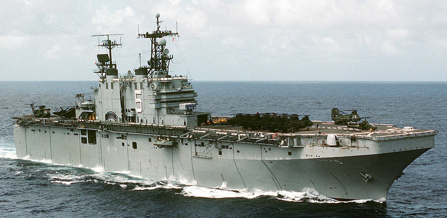 lha-5 uss peleliu tarawa class amphibious assault ship landing helicopter us navy hmm-262(c) marines 139