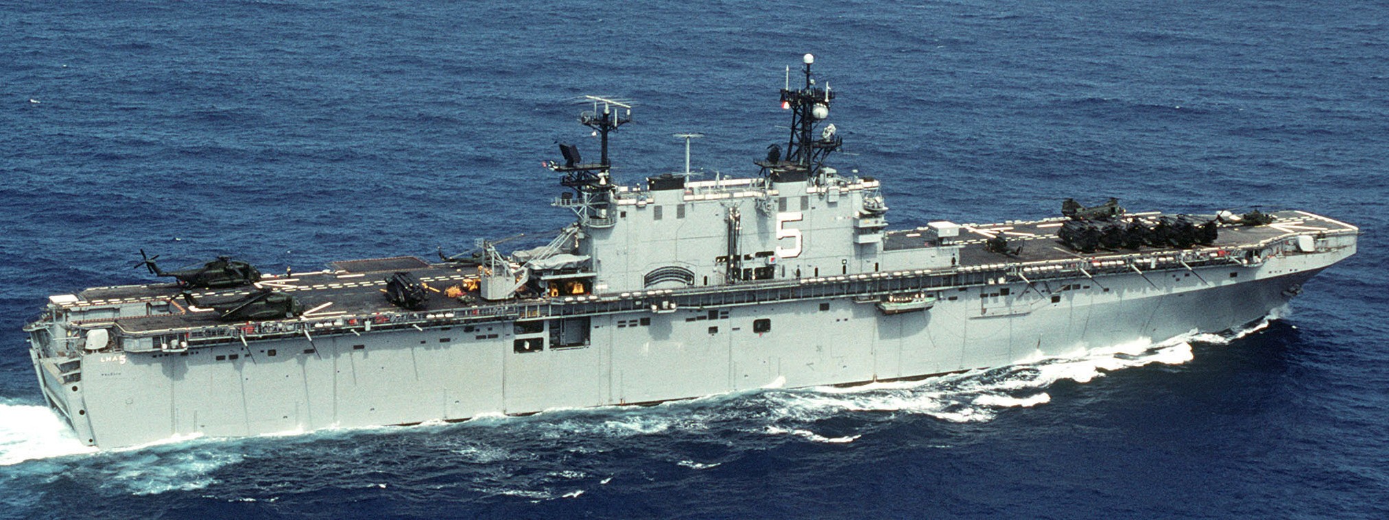 lha-5 uss peleliu tarawa class amphibious assault ship landing helicopter us navy hmm-262(c) marines 140