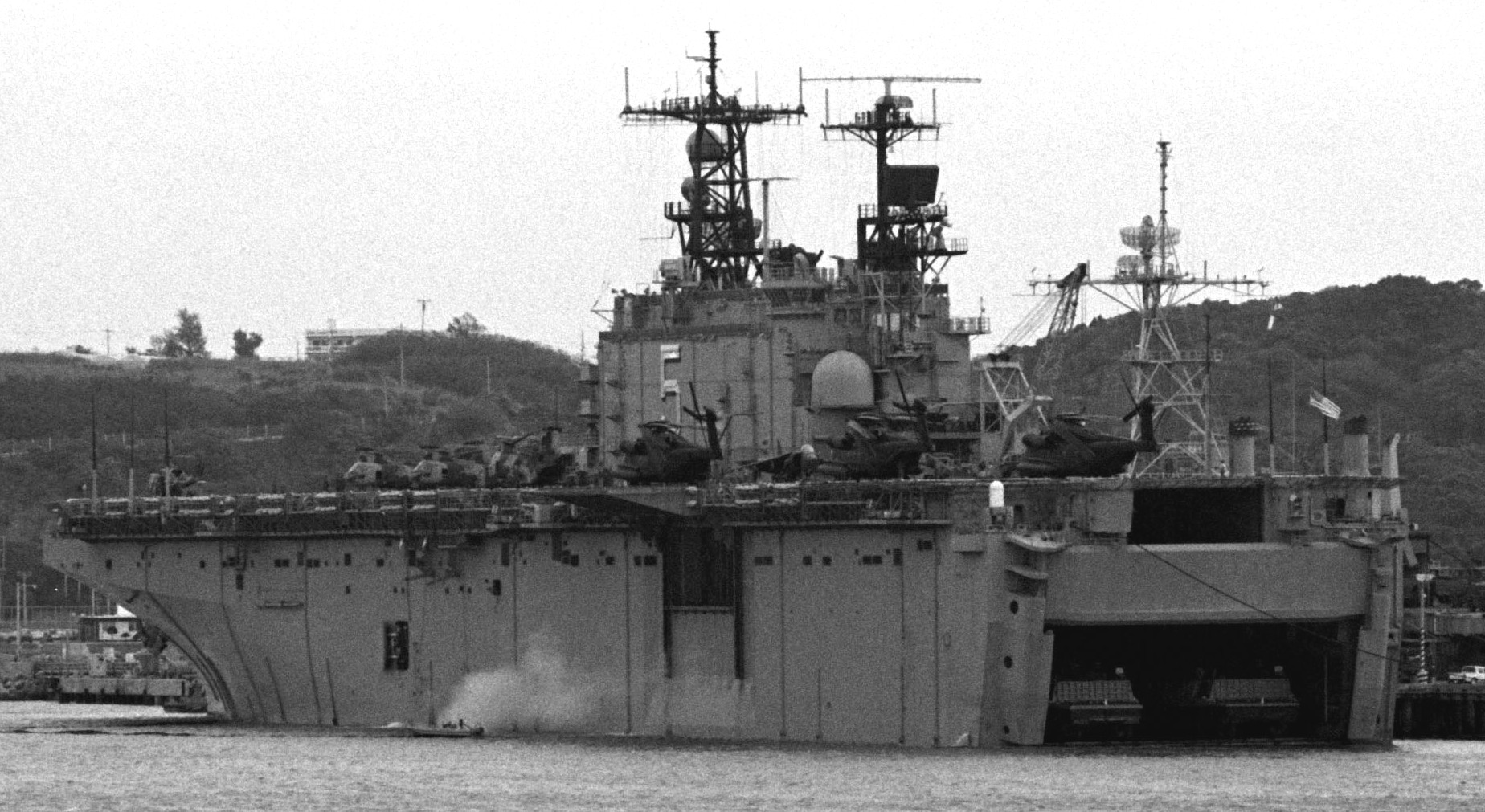 lha-5 uss peleliu tarawa class amphibious assault ship landing helicopter us navy tema spirit okinawa japan 145