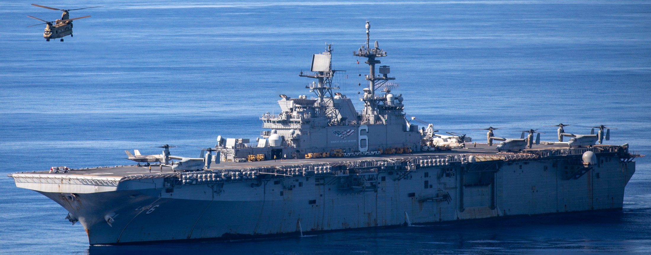 uss america lha-6 amphibious assault ship landing us navy marines ch-47 chinook qualifications 222